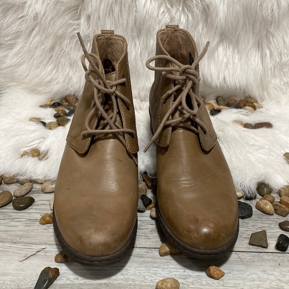 Women’s Tan Lace-Up Ankle Boots